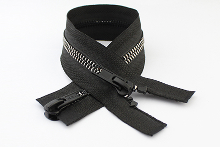 Bullet-shaped teeth plastic zipper